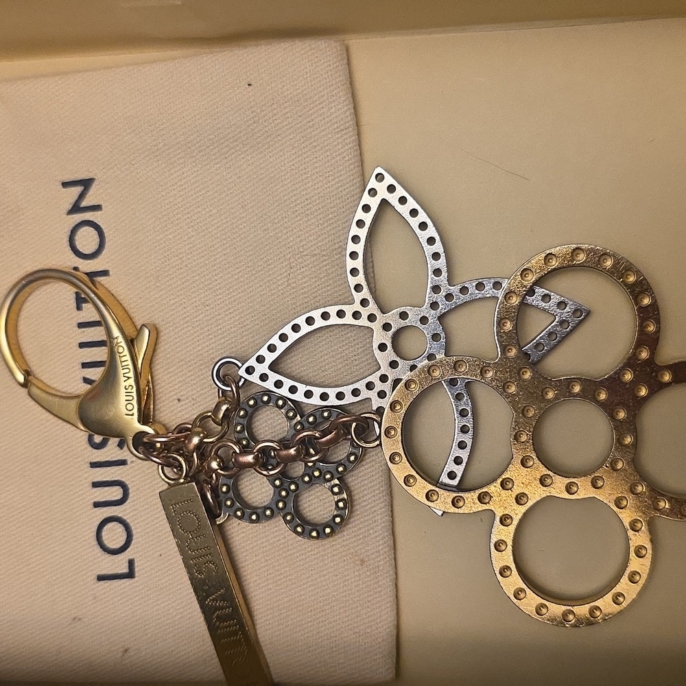 Pre-Loved Louis Vuitton Tapage Bag Charm Authentication Engraving Stamp CK 0142 - Picture 10 of 12